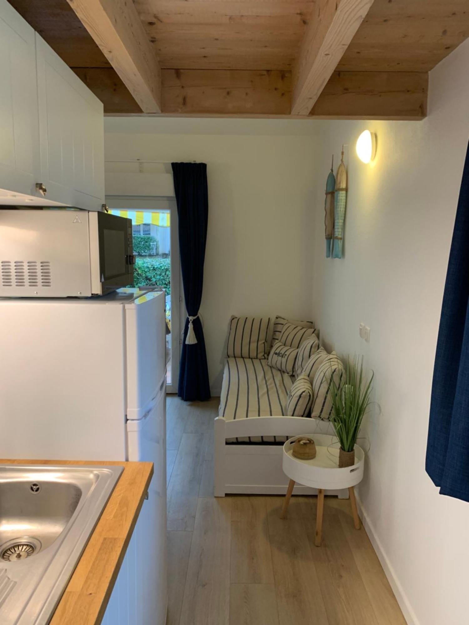 Maisonnette avec Piscine: Cozy Beachside Retreat Saint-Georges-d'Oleron Exterior photo